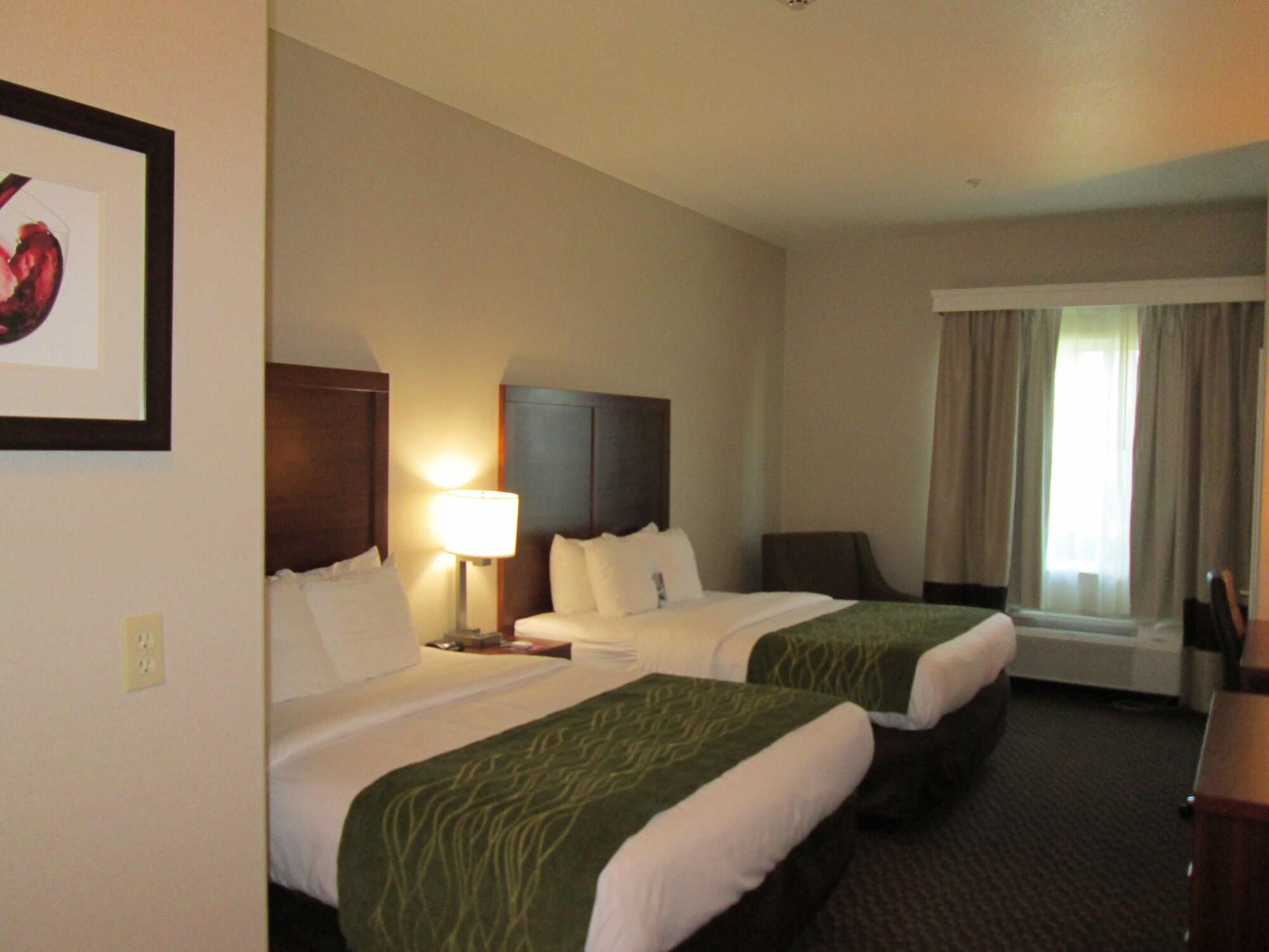 Comfort Inn & Suites Galt - Lodi North Exterior photo