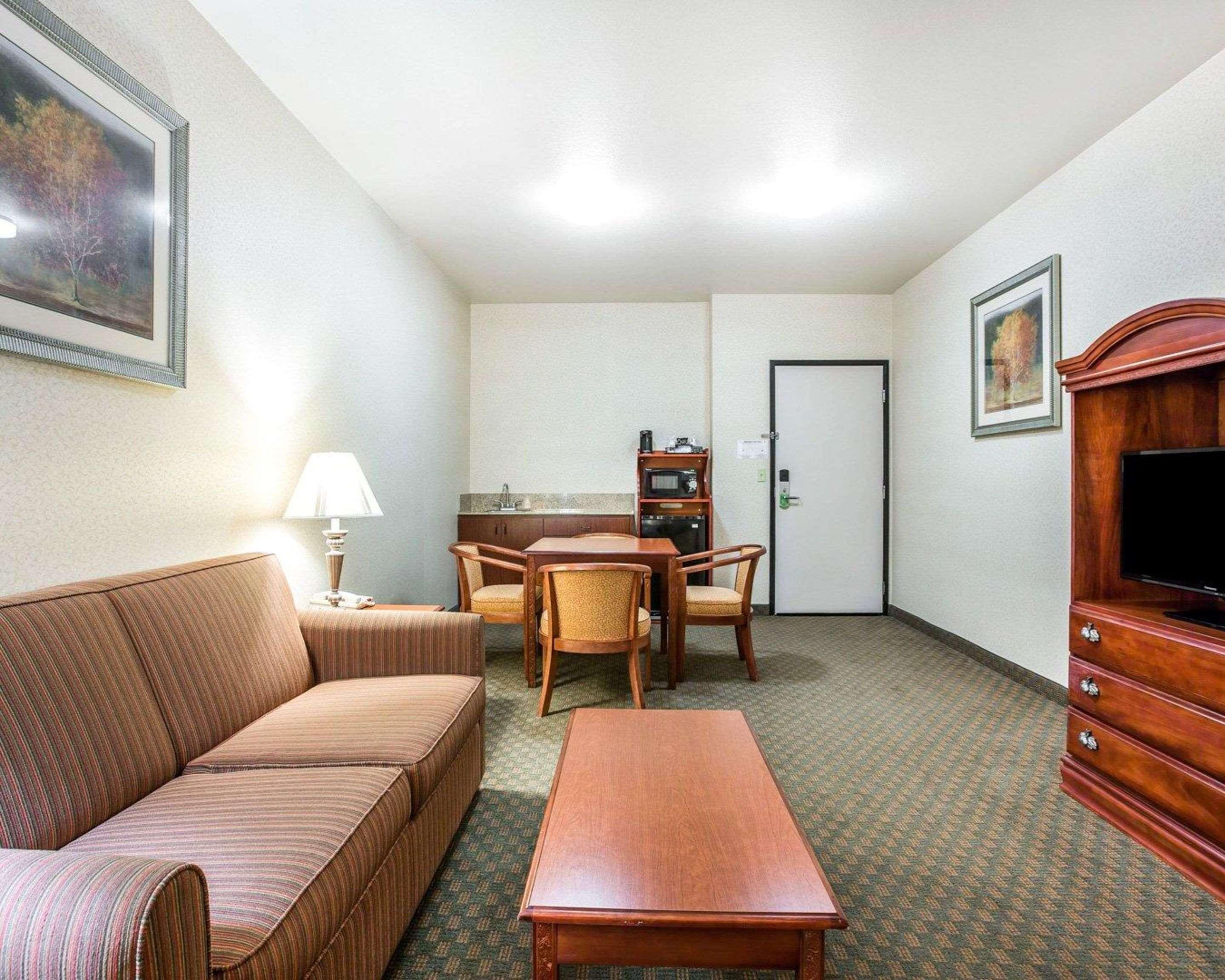 Comfort Inn & Suites Galt - Lodi North Exterior photo