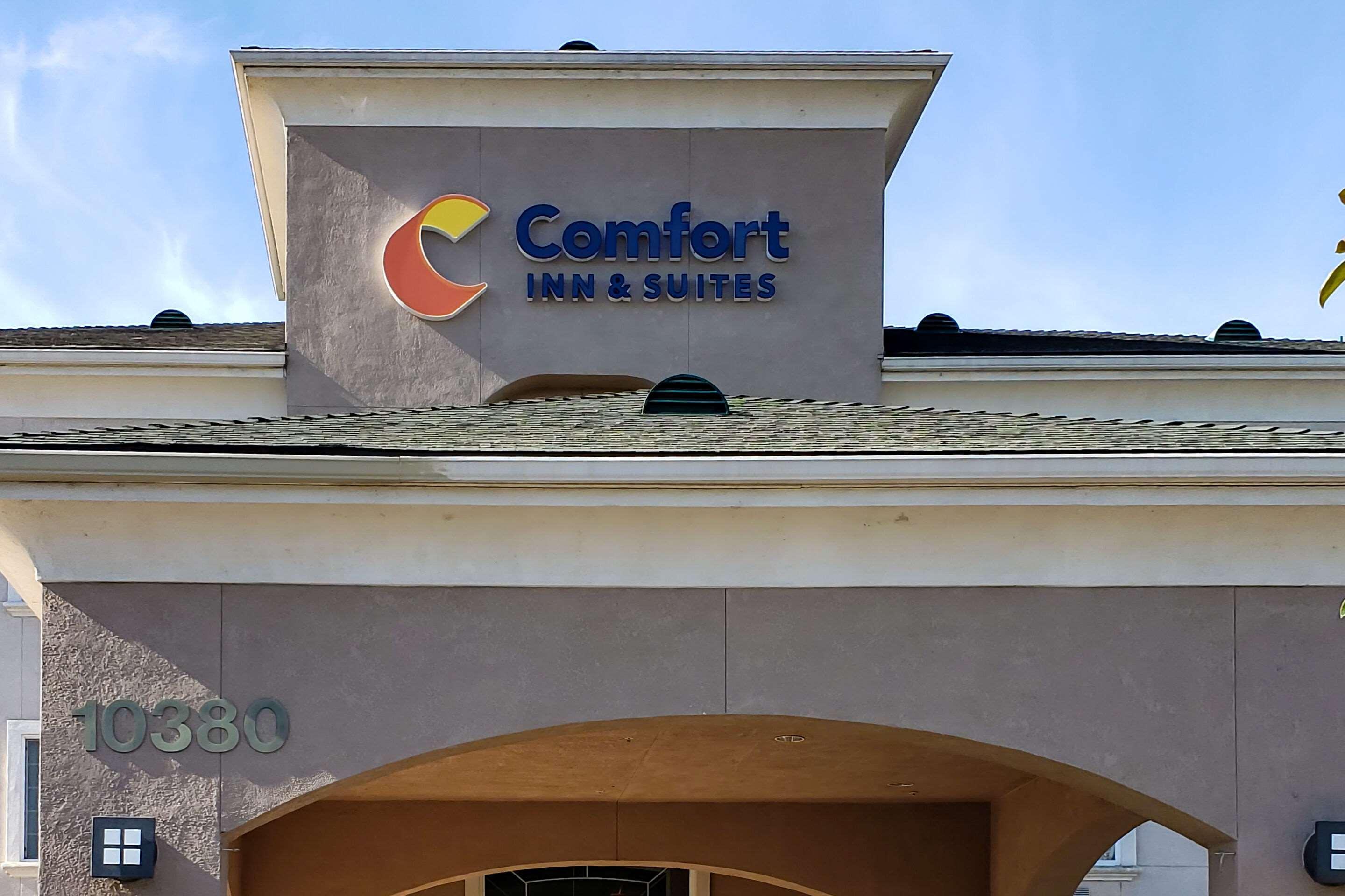 Comfort Inn & Suites Galt - Lodi North Exterior photo