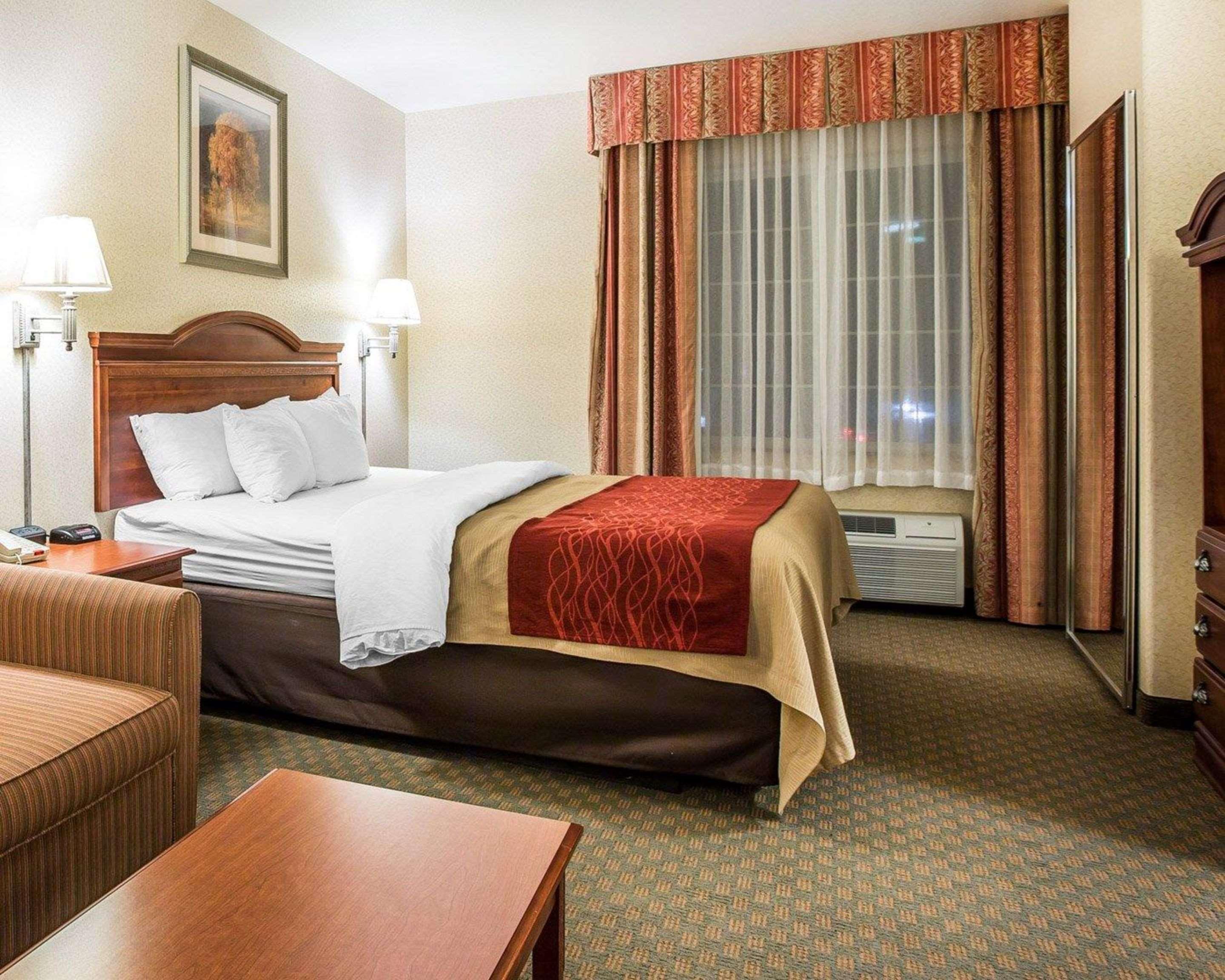 Comfort Inn & Suites Galt - Lodi North Exterior photo